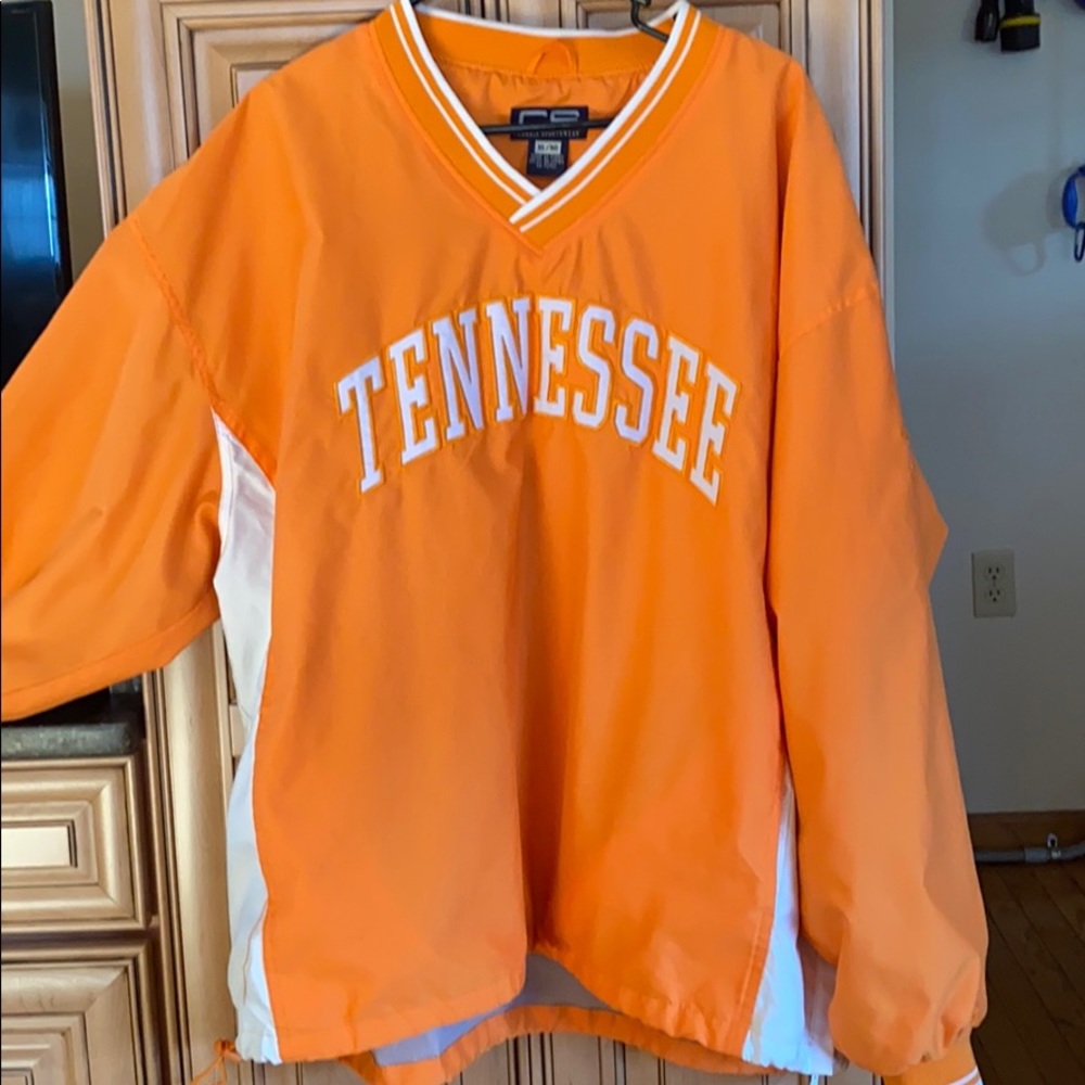 TN pull over wind breaker